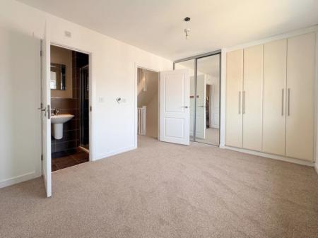 4 bedroom Town house to let in Damson Way, Carshalton Beeches, Carshalton, SM5