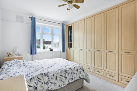3 bedroom Detached house for sale in Winkworth Road, Banstead, SM7