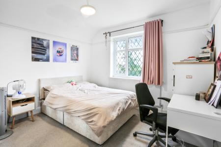 3 bedroom Detached house for sale in Winkworth Road, Banstead, SM7