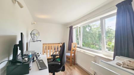 2 bedroom Flat to let in Woodmansterne Road, Carshalton, SM5