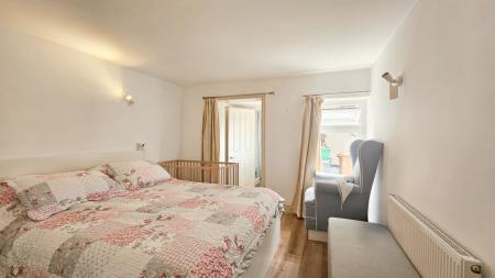 2 bedroom Flat to let in Woodmansterne Road, Carshalton, SM5