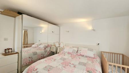 2 bedroom Flat to let in Woodmansterne Road, Carshalton, SM5