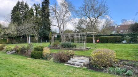 2 bedroom Flat to let in Woodmansterne Road, Carshalton, SM5