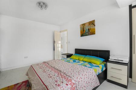 3 bedroom Terraced House for sale in Rosswood Gardens, Wallington, SM6