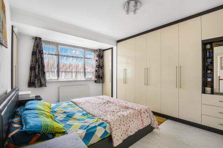 3 bedroom Terraced House for sale in Rosswood Gardens, Wallington, SM6