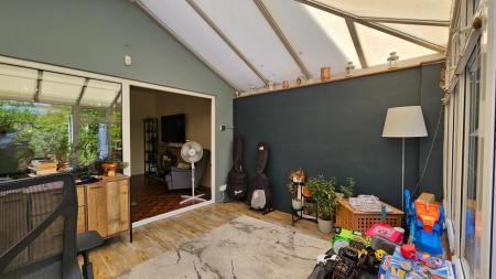 3 bedroom Semi-detached house to let in Carshalton Road, Cheam, Sutton, SM1