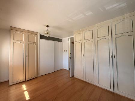 3 bedroom Semi-detached house to let in Carshalton Road, Sutton, SM1