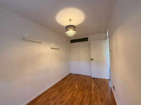 3 bedroom Semi-detached house to let in Carshalton Road, Sutton, SM1