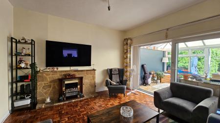 3 bedroom Semi-detached house to let in Carshalton Road, Cheam, Sutton, SM1