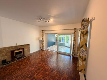 3 bedroom Semi-detached house to let in Carshalton Road, Sutton, SM1