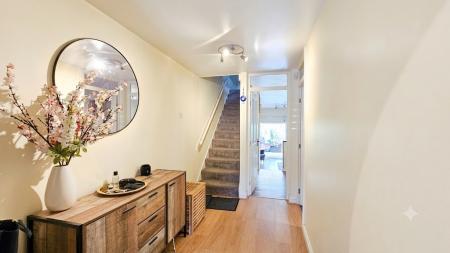3 bedroom Semi-detached house to let in Carshalton Road, Cheam, Sutton, SM1