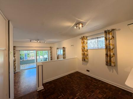 3 bedroom Semi-detached house to let in Carshalton Road, Sutton, SM1