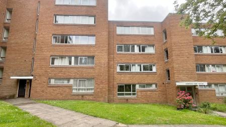 1 bedroom Studio flat for sale in Grove Road, Sutton, SM1
