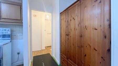 1 bedroom Studio flat for sale in Grove Road, Sutton, SM1
