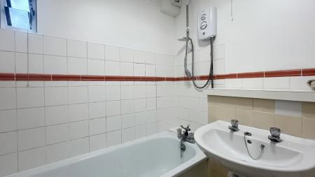 1 bedroom Studio flat for sale in Grove Road, Sutton, SM1