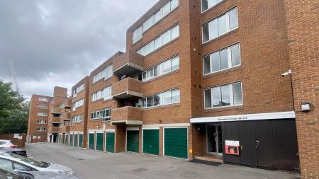 1 bedroom Studio flat for sale in Grove Road, Sutton, SM1