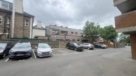 1 bedroom Studio flat for sale in Grove Road, Sutton, SM1