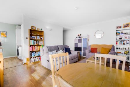 2 bedroom Flat for sale in Whitehorse Road, Croydon, CR0
