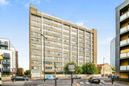 2 bedroom Flat for sale in Whitehorse Road, Croydon, CR0