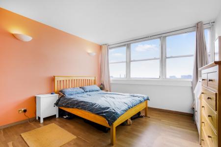 2 bedroom Flat for sale in Whitehorse Road, Croydon, CR0