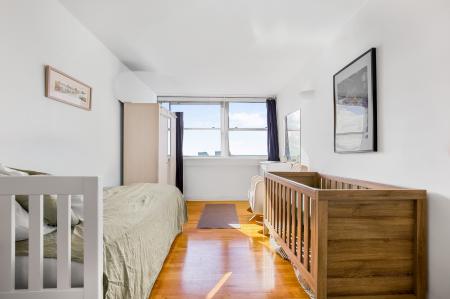 2 bedroom Flat for sale in Whitehorse Road, Croydon, CR0