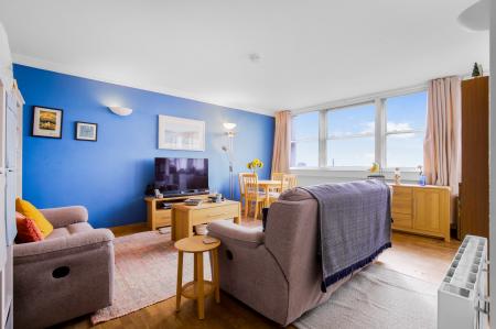 2 bedroom Flat for sale in Whitehorse Road, Croydon, CR0
