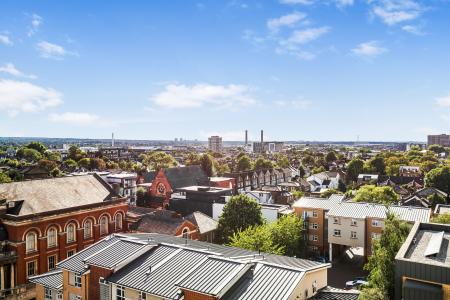 2 bedroom Flat for sale in Whitehorse Road, Croydon, CR0