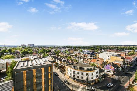 2 bedroom Flat for sale in Whitehorse Road, Croydon, CR0
