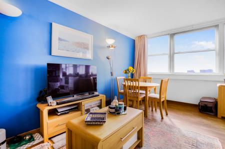 2 bedroom Flat for sale in Whitehorse Road, Croydon, CR0