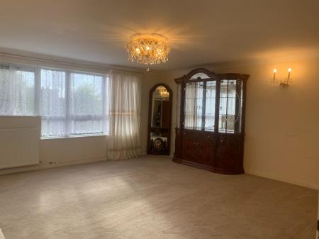 2 bedroom Flat to let in Homefield Park, Sutton, SM1