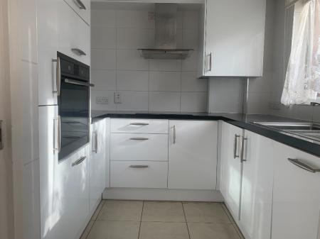 2 bedroom Flat to let in Homefield Park, Sutton, SM1