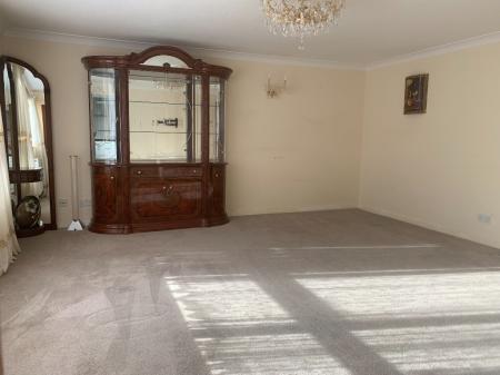2 bedroom Flat to let in Homefield Park, Sutton, SM1