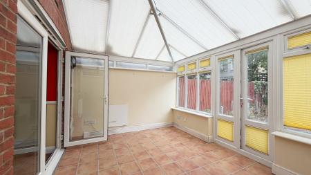 4 bedroom Town house for sale in Wingfield Court, Banstead, SM7