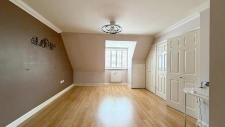 4 bedroom Town house for sale in Wingfield Court, Banstead, SM7