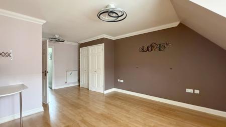 4 bedroom Town house for sale in Wingfield Court, Banstead, SM7