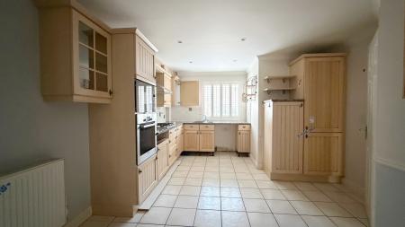 4 bedroom Town house for sale in Wingfield Court, Banstead, SM7