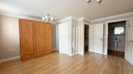 4 bedroom Town house for sale in Wingfield Court, Banstead, SM7