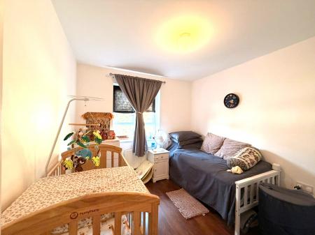 2 bedroom Flat to let in Damson Way, Carshalton, SM5
