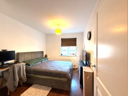 2 bedroom Flat to let in Damson Way, Carshalton, SM5