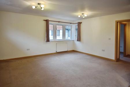 2 bedroom Flat to let in Old Mile House Court, St Albans, AL1