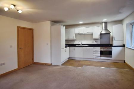 2 bedroom Flat to let in Old Mile House Court, St Albans, AL1