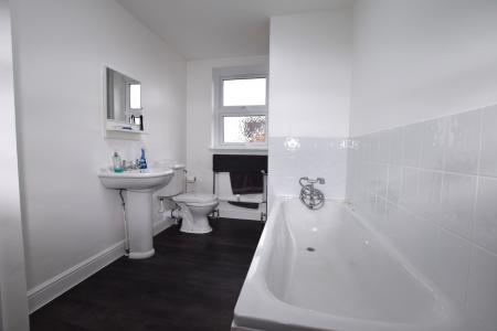 2 bedroom Terraced House to let in High Street, London Colney, St Albans, AL2