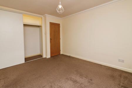 1 bedroom Flat to let in Hedges Close, Hatfield, AL10