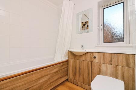 1 bedroom Flat to let in Hedges Close, Hatfield, AL10