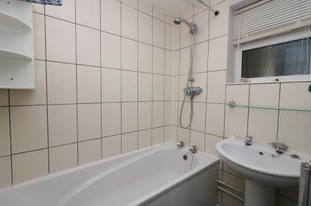 4 bedroom Terraced House to let in Cecil Crescent, Hatfield, AL10