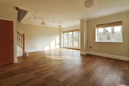 3 bedroom Detached house to let in Church Street, Welwyn, AL6