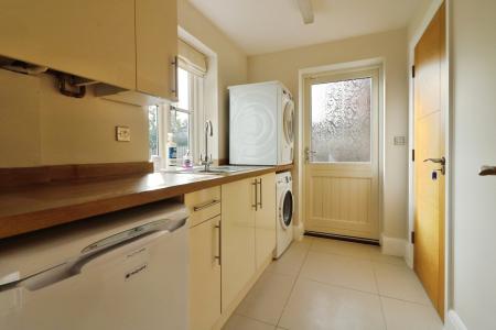 3 bedroom Detached house to let in Church Street, Welwyn, AL6
