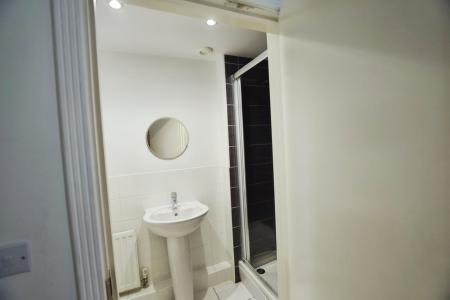 2 bedroom Flat to let in Wharf Way, Hunton Bridge, Kings Langley, WD4