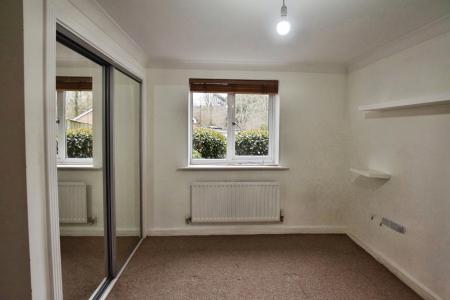 2 bedroom Flat to let in Wharf Way, Hunton Bridge, Kings Langley, WD4