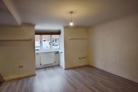 2 bedroom Flat to let in Wharf Way, Hunton Bridge, Kings Langley, WD4